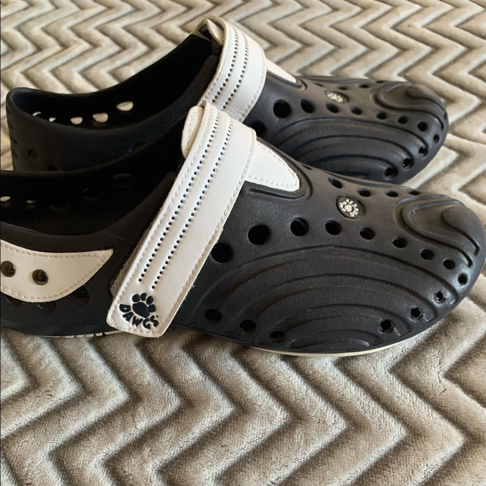 Dawgs NWT Croc-Like Shoes
